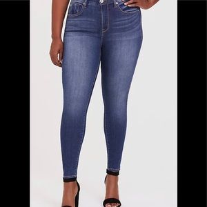 Torrid 12S skinny jeans (C 0195) ECU